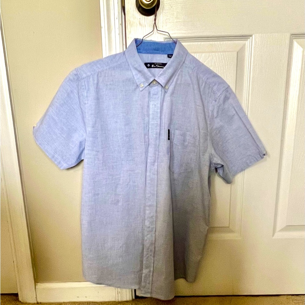 Men’s medium short sleeve button down shirt